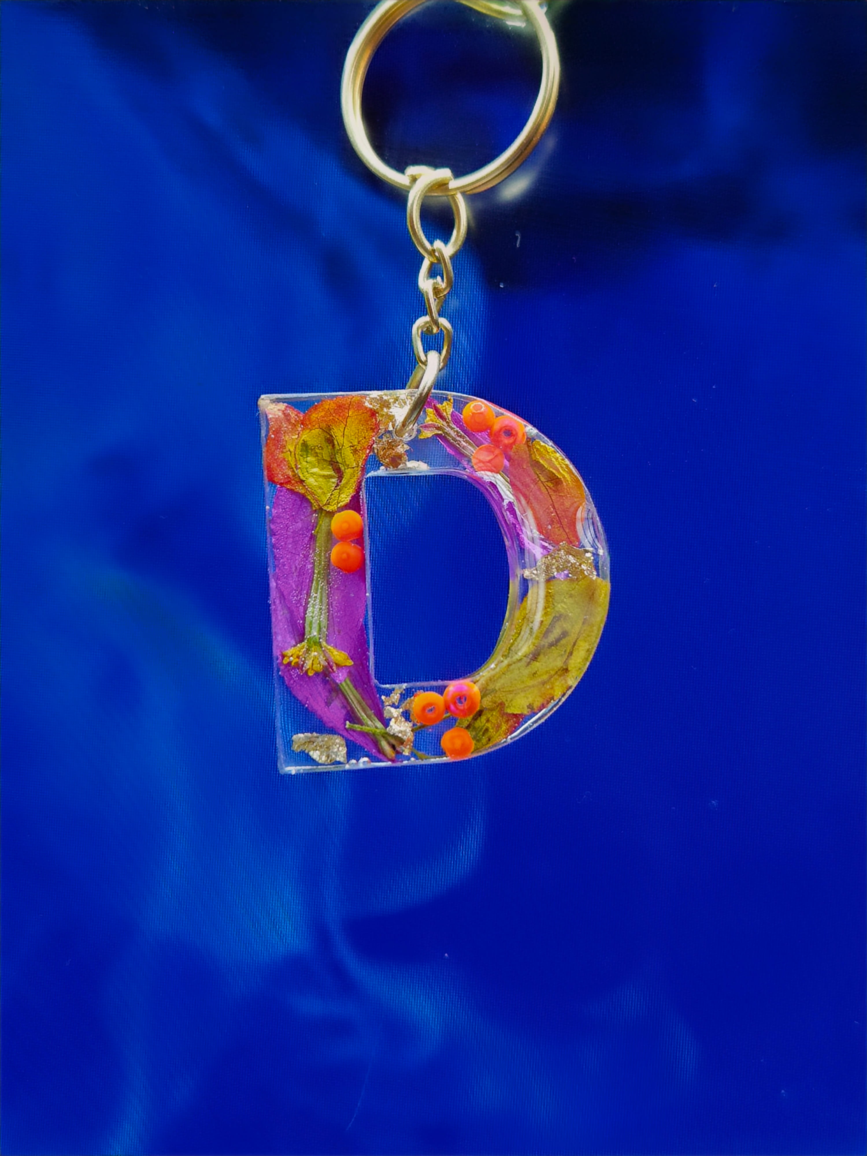 Real Flower Resin Keychain — detail view 3